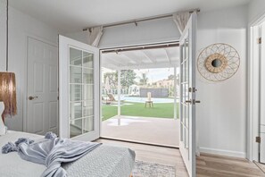 Desk, iron/ironing board, travel cot, WiFi - Bali in the Desert - Stunning Yard - Heated Pool! (Scottsdale)