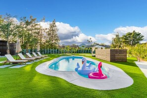 Piscina all'aperto, una piscina riscaldata