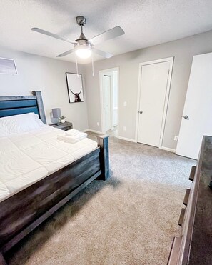 2 bedrooms, desk, iron/ironing board, WiFi