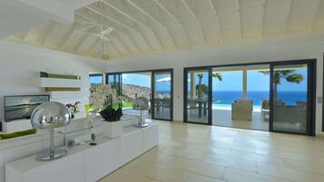 Fernseher, DVD-Player, Stereoanlage