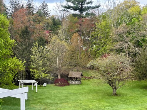 circa 1880 Antique Cottage on Nine Acre Horse Farm