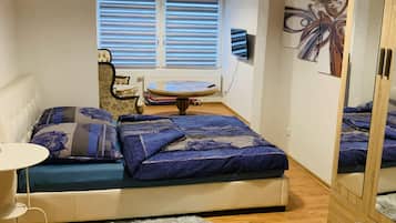 1 bedroom, desk, WiFi