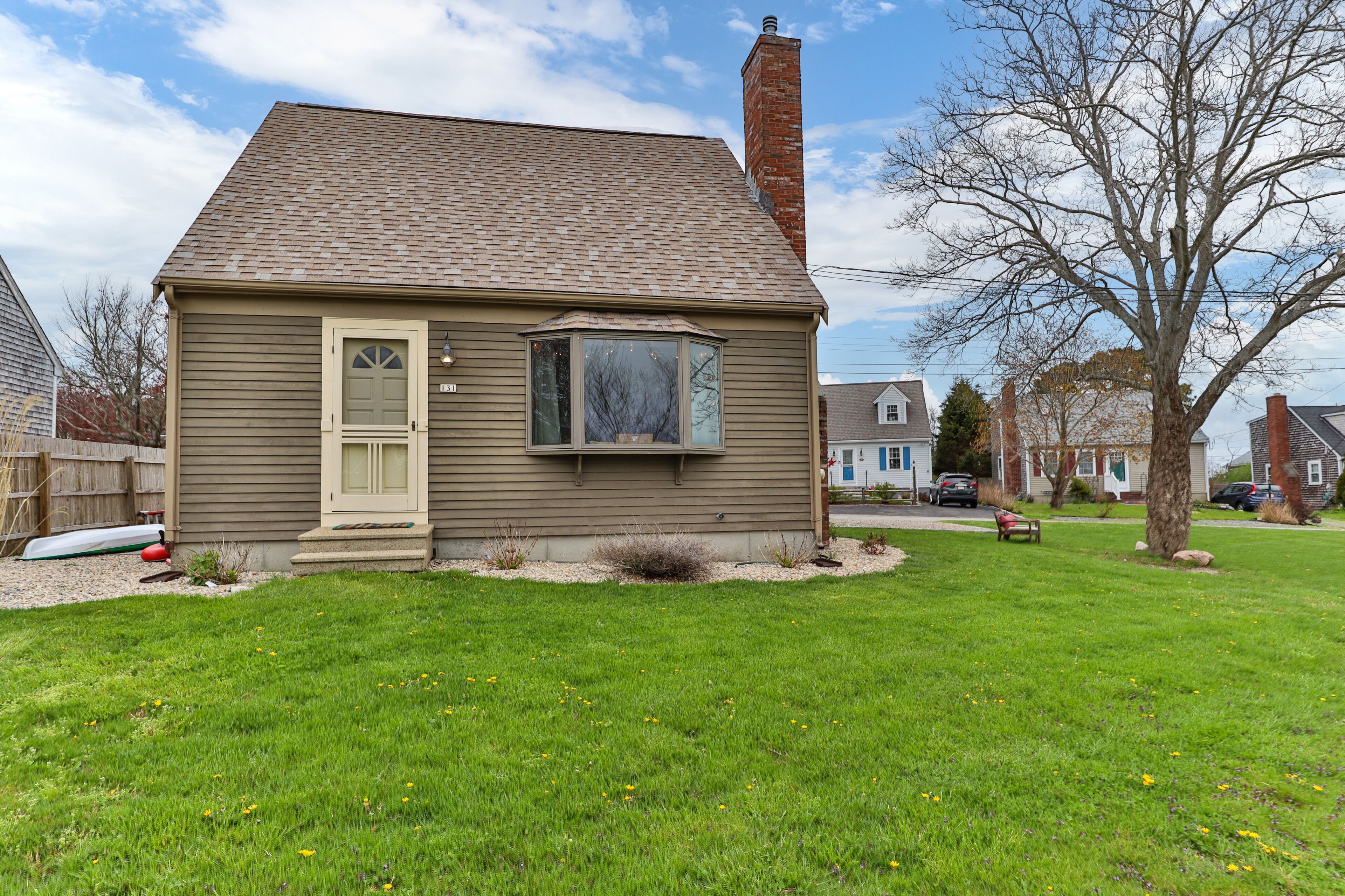 131 Knott Ave- .5 miles to Town Neck beach, pet-friendly, near local attractions