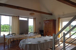 Banquet hall - FAMILY HOME, former farmhouse with exceptional views. (Pommerieux)