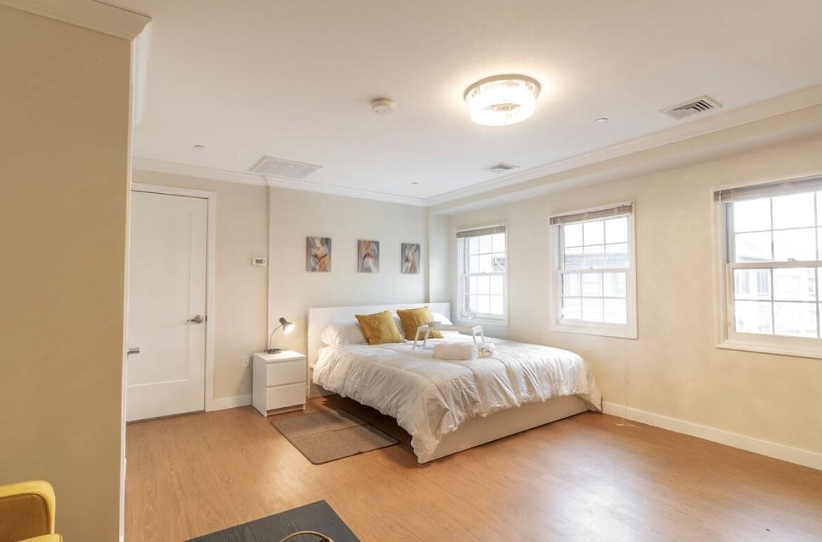 Modern studio with King bed - 3 mins from down town SONO