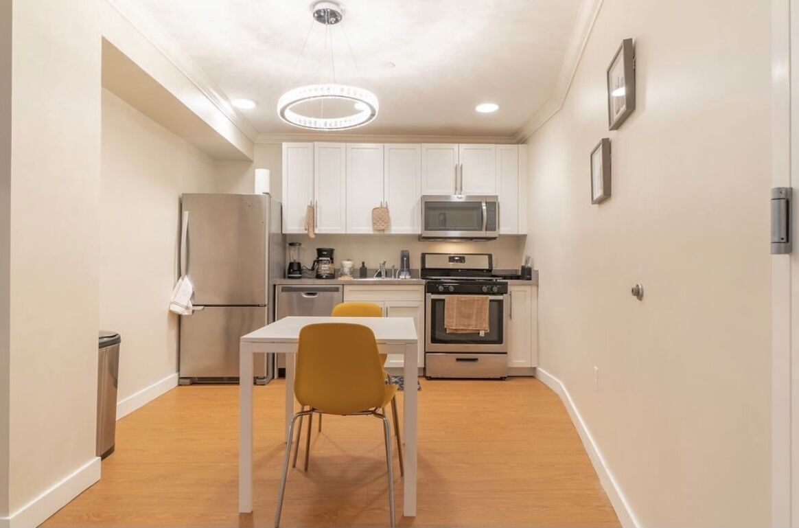 Modern studio with King bed - 3 mins from down town SONO