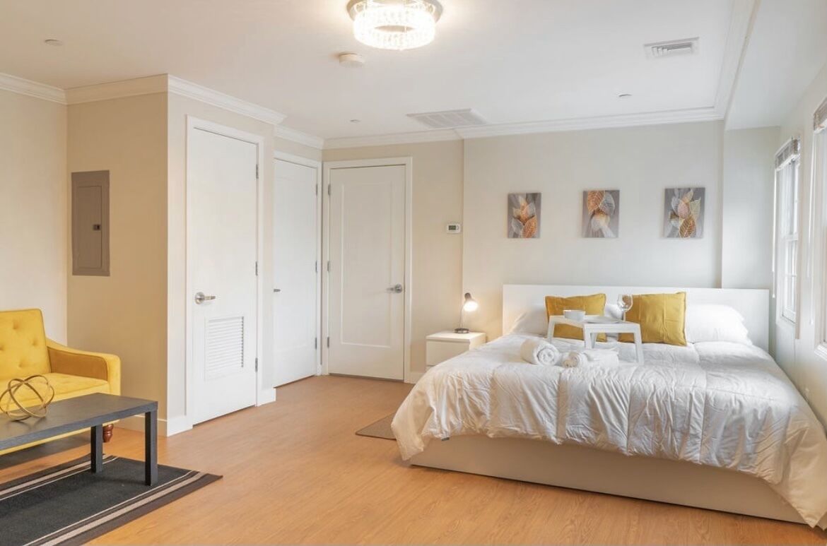 Modern studio with King bed - 3 mins from down town SONO