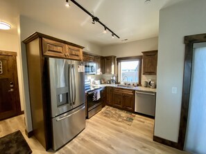 Fridge, microwave, oven, stovetop - Glacier Park Condo (Columbia Falls)