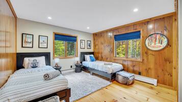 4 bedrooms, desk, iron/ironing board, free WiFi