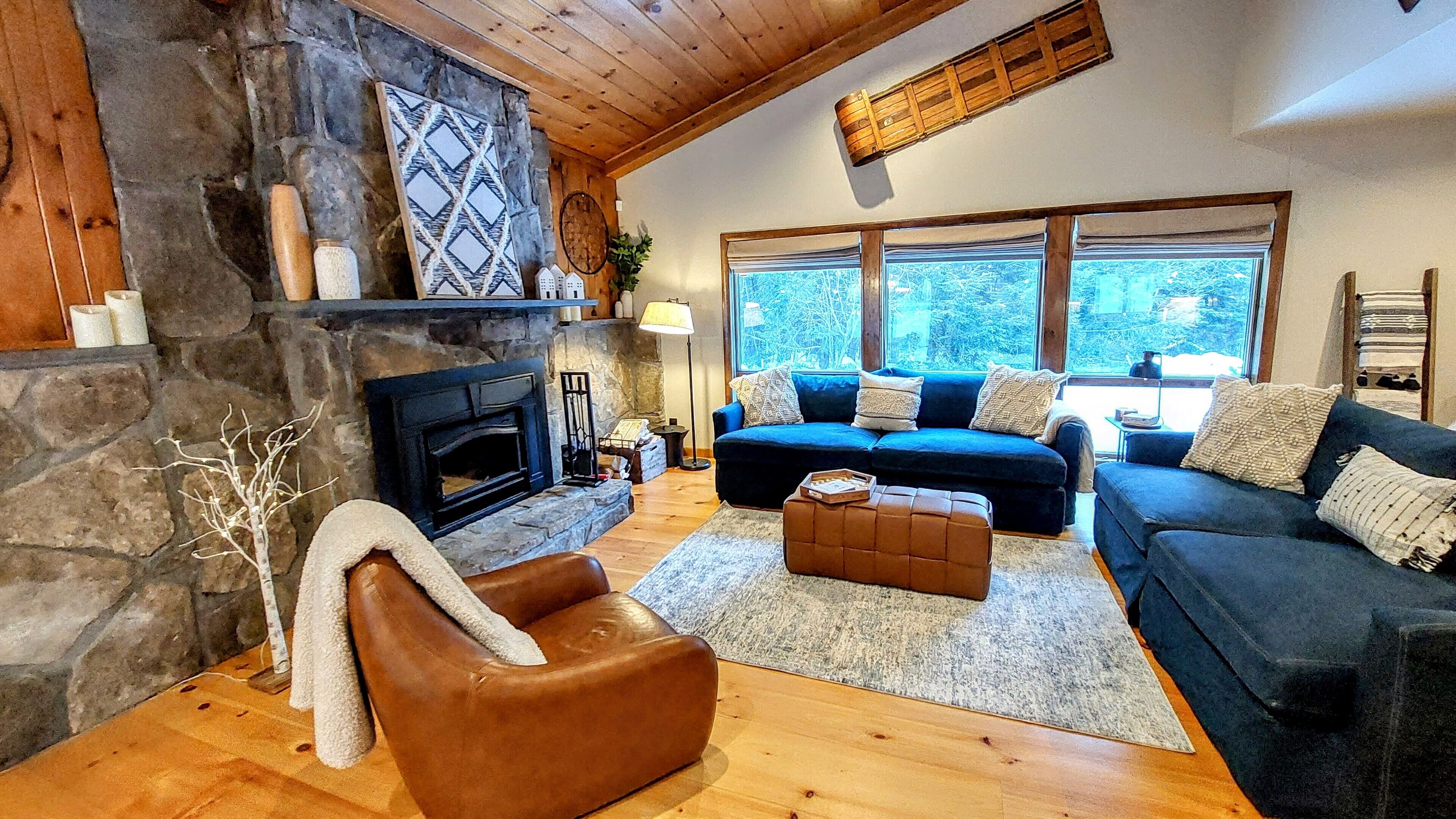 Green Mountain Chalet w/ Hot Tub, Sauna, Treehouse on 4 acres