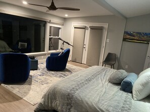 3 habitaciones, escritorio, tabla de planchar con plancha y wifi gratis