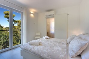 4 bedrooms, desk, free WiFi, bed sheets - Modern villa with private pool, sun terrace only 2 km from the beach (Medulin)