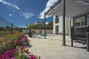Pool - Modern villa with private pool, sun terrace only 2 km from the beach (Medulin)