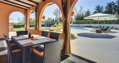 Villa with private pool, children's playground, WiFi, air conditioning
