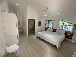2 bedrooms, in-room safe, desk, free WiFi