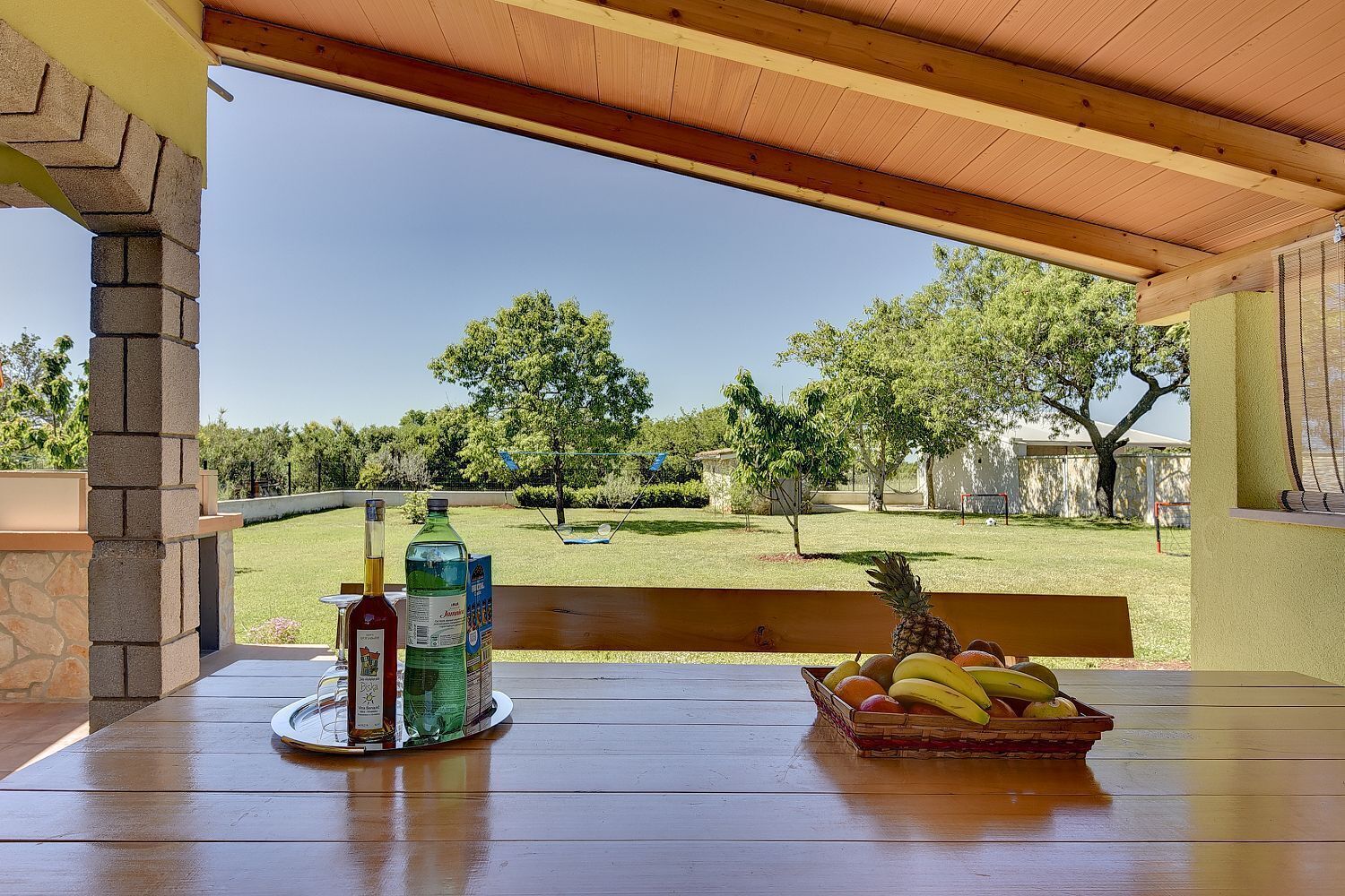 تناول الطعام بالخارج