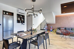 Interior - 700 metres to the beach with private pool, WiFi, sea view (Medulin)