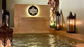 Tina de hidromasaje al aire libre