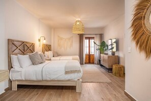 Quarto casal standard, 2 camas Queen, para não fumantes, suíte | Individualmente decorados, ferros/tábuas de passar roupa