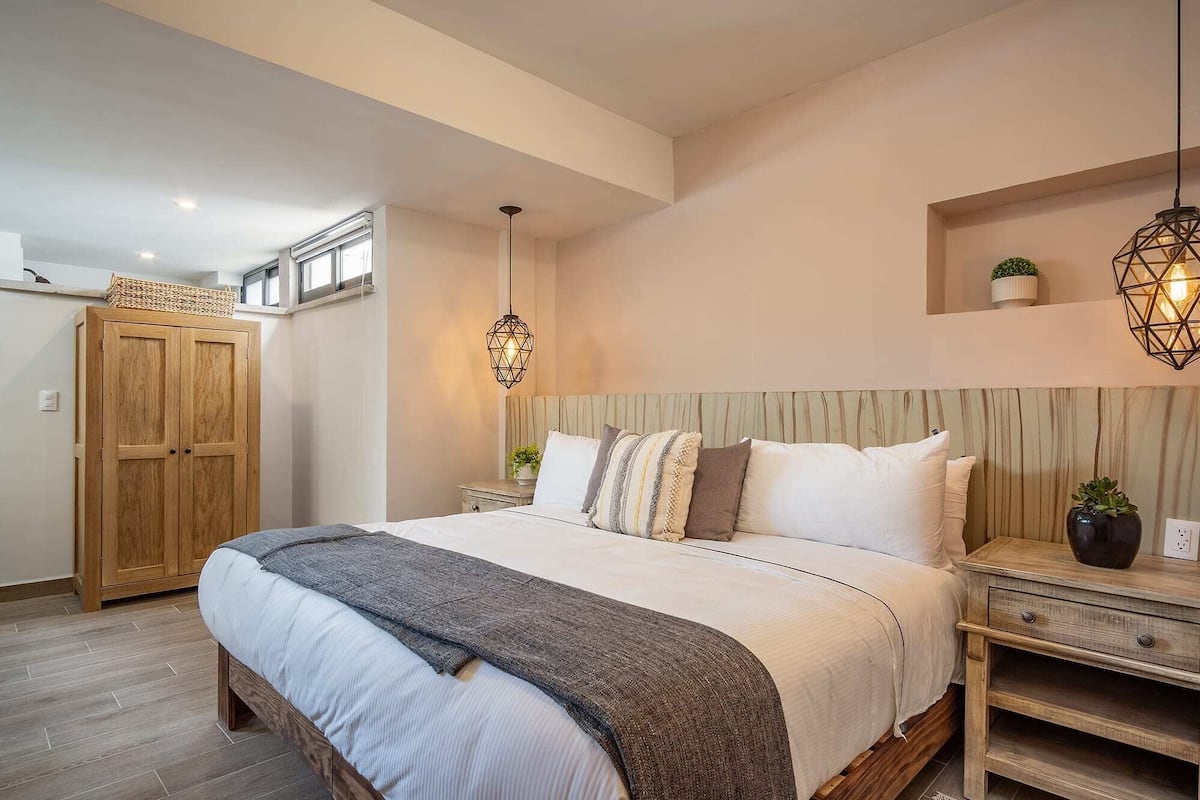 Standard Apartment, 2 Bedrooms, Non Smoking, 2 Bathrooms | 2 bedrooms, individually decorated, iron/ironing board, free WiFi