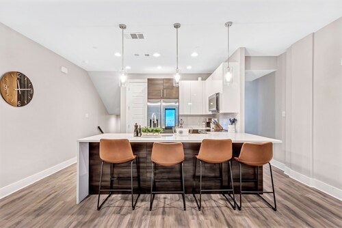 Private Rooftop Patio+4 Story Home w/ Peloton Bike in Downtown Fort Worth
