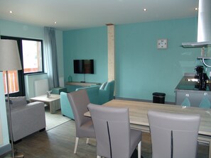 Standard Apartment | Living area | 102-cm flat-screen TV with satellite channels, TV - Brabander Alm (Biberwier)