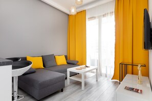 Appartement | Woonruimte | Een 40-inch flatscreentelevisie met kabelzenders en televisie