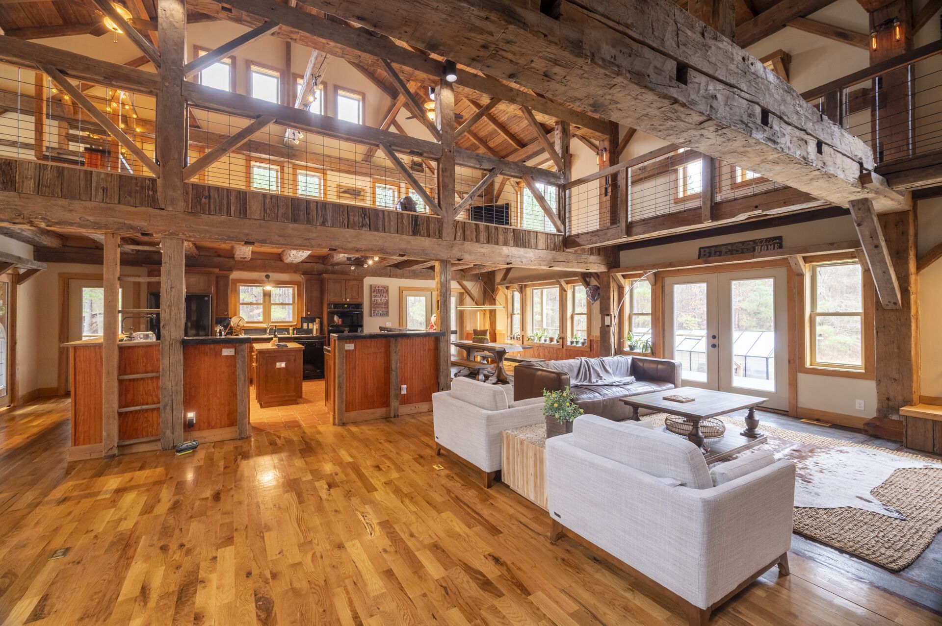 Amazing Barn Style Farmhouse with private pond