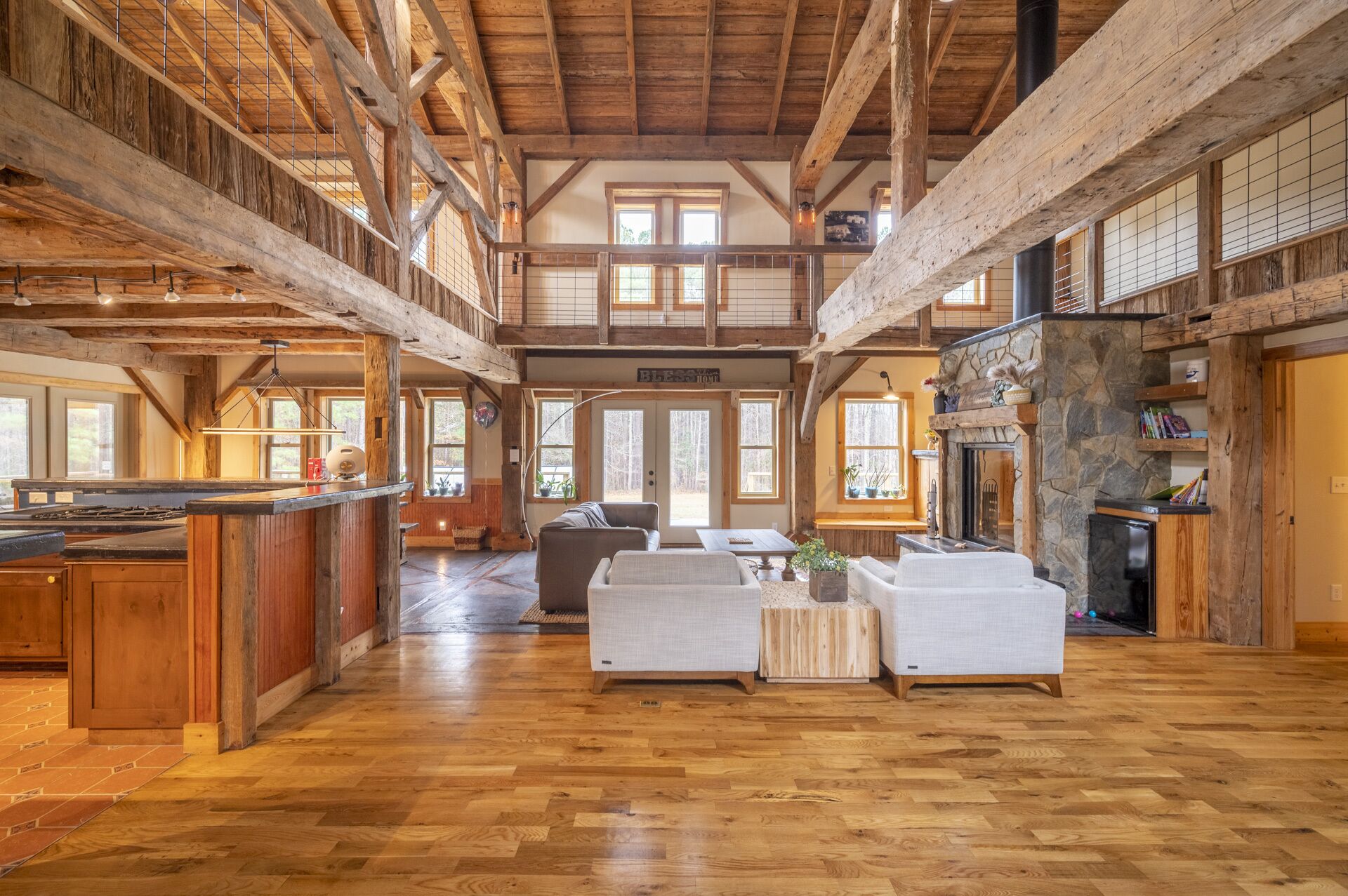 Amazing Barn Style Farmhouse with private pond