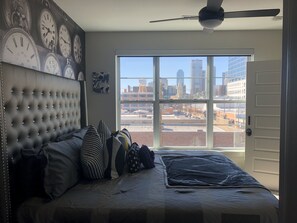 2 bedrooms, desk, WiFi, bed sheets