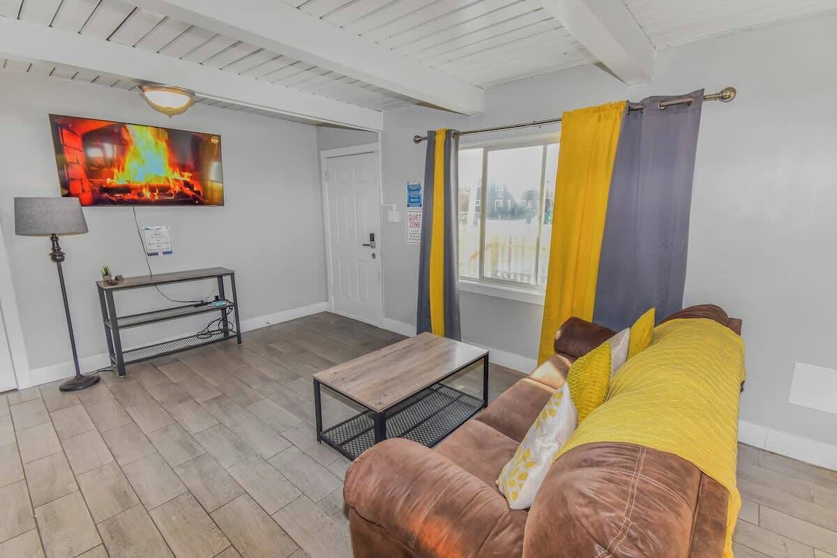 Televisión y oficina 