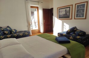 2 bedrooms, iron/ironing board, travel cot, free WiFi