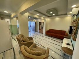 32-inch LCD TV with cable channels, TV