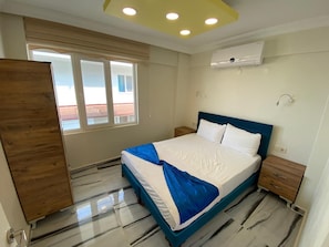 Departamento familiar | Ropa de cama de alta calidad y escritorio 