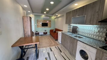 1 bedroom, premium bedding, desk, laptop workspace