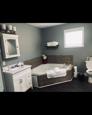 Dusche, Whirlpool, Handtücher, Seife
