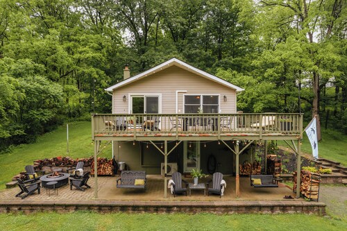 Dog Friendly 50-Acre Riverfront Farm – Family Friendly & Sleeps 6