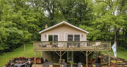50-Acre Riverfront Farm – Dog Friendly & Sleeps 6