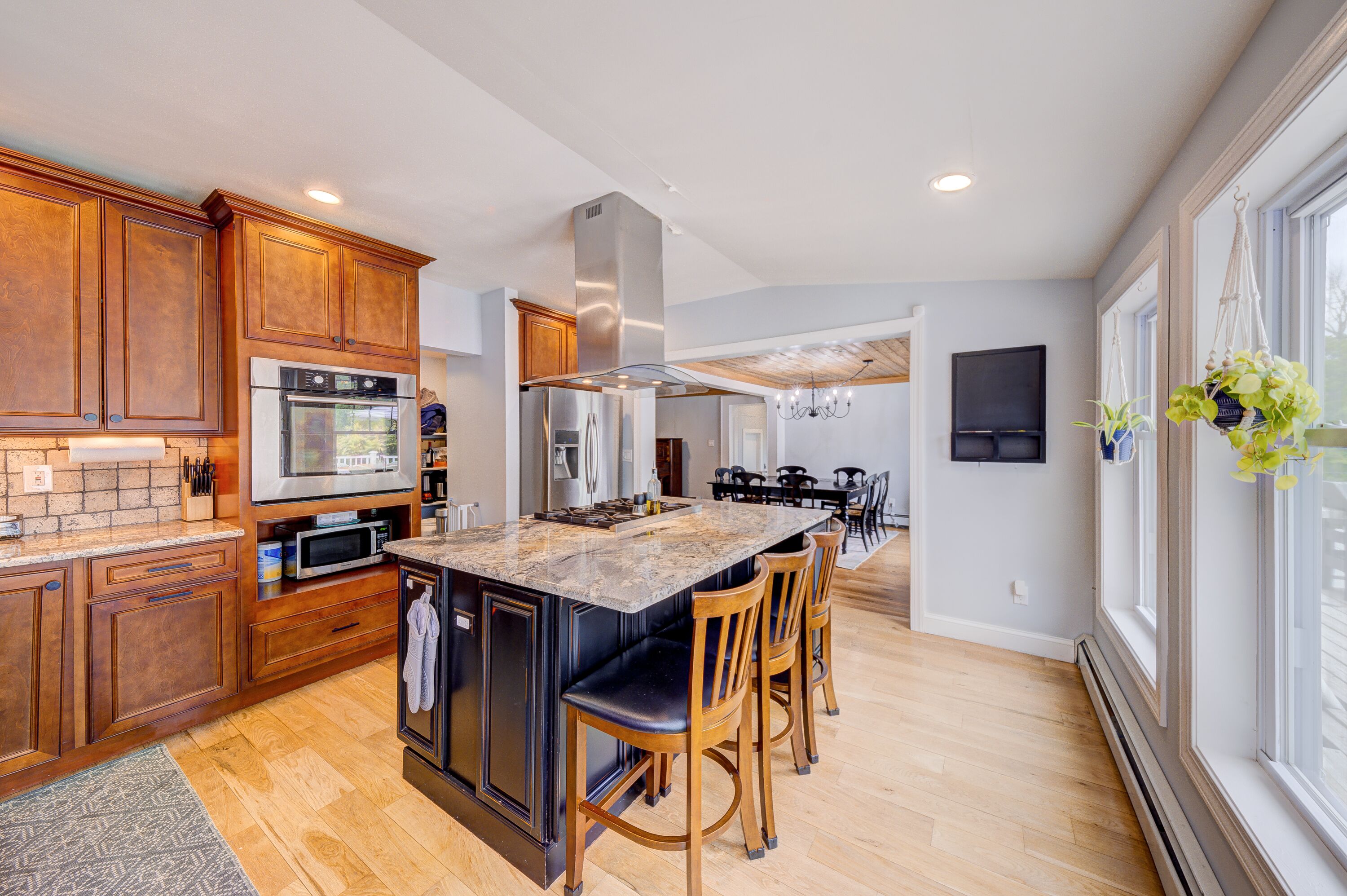 Hudson Valley Getaway! Private Pool, Hot Tub, & Sauna! 1HR from NYC