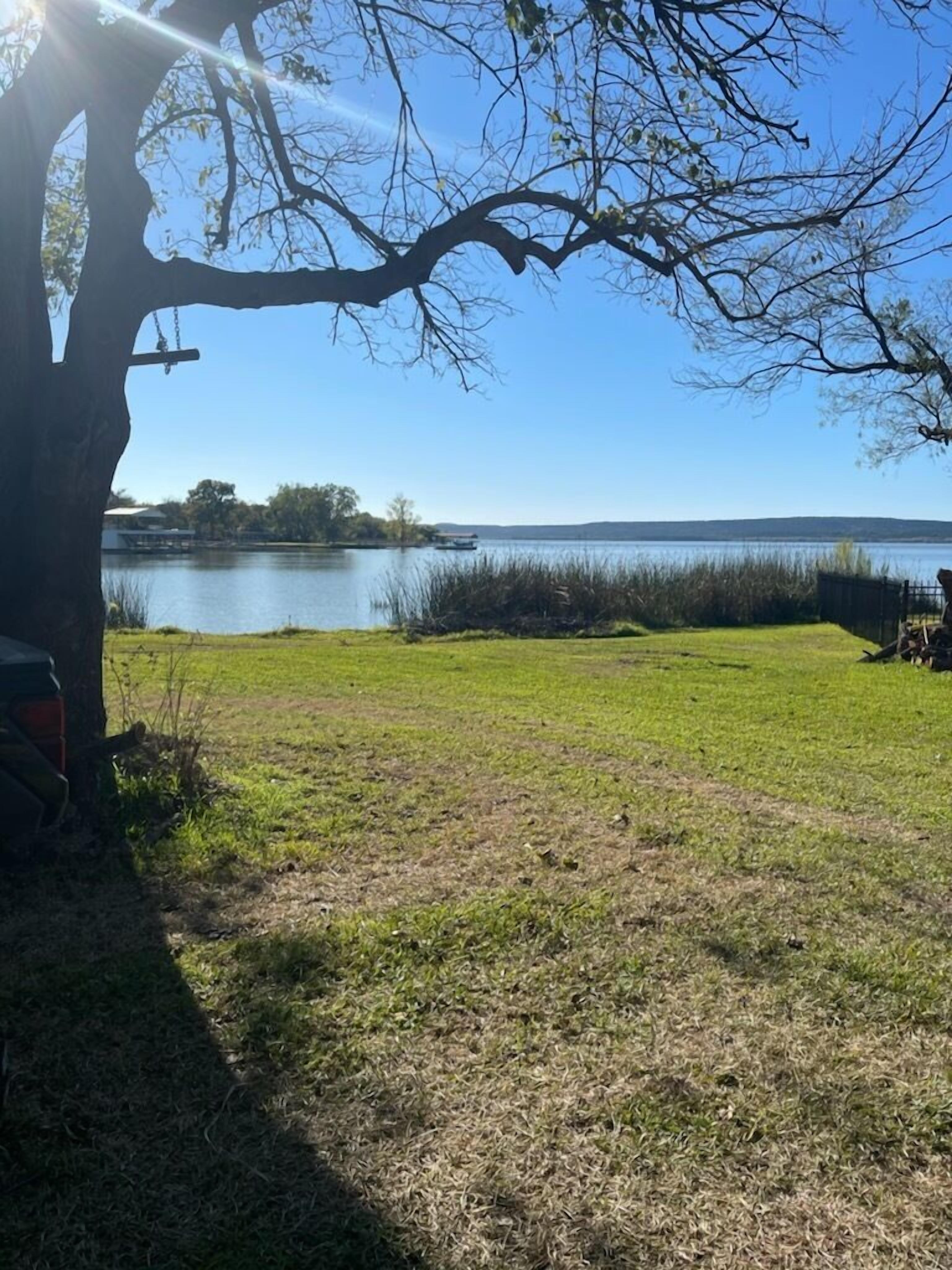 BAREFOOT RETREAT Cozy family home on waterfront with awesome sunsets & hot tub