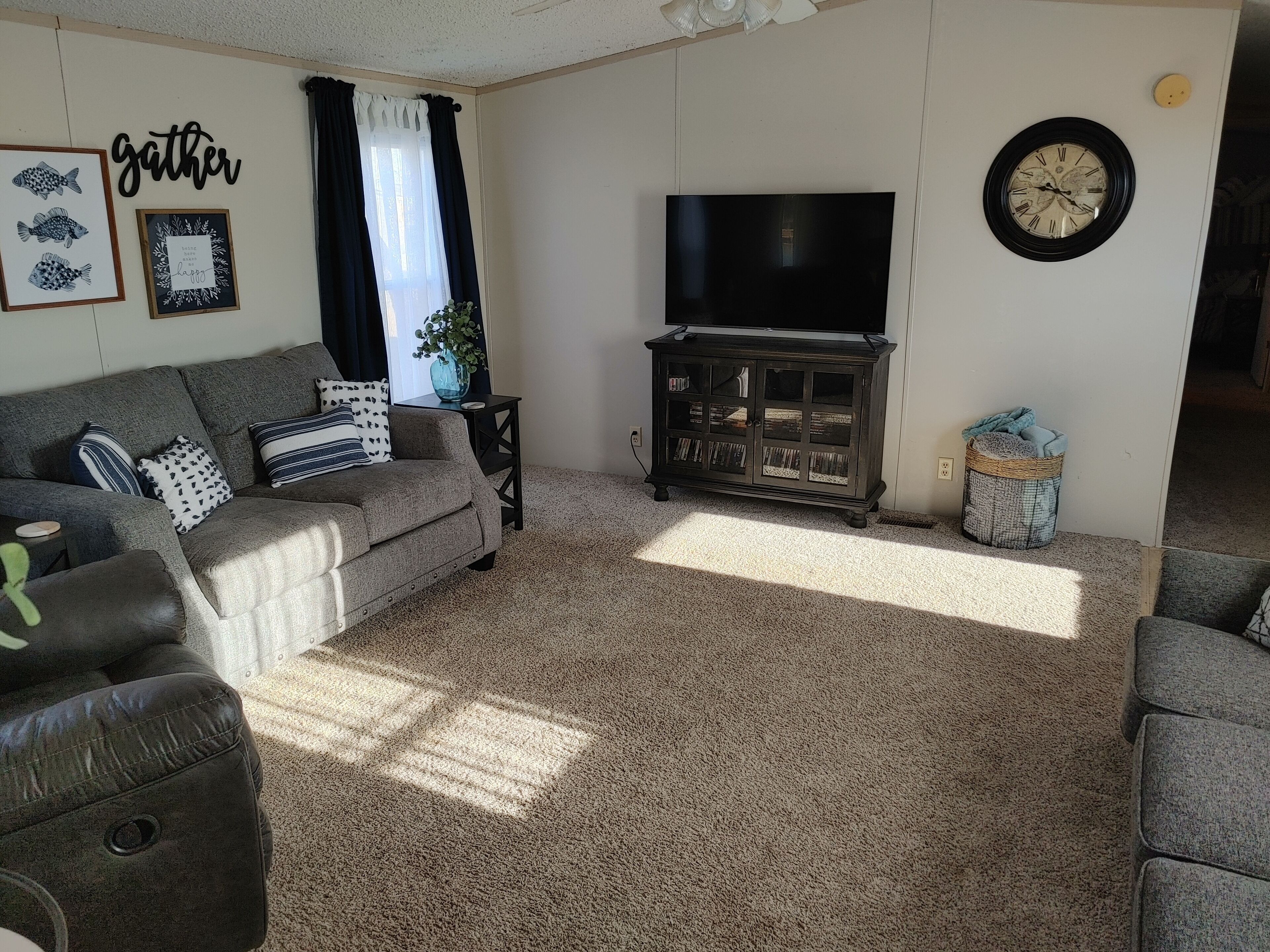 BAREFOOT RETREAT Cozy family home on waterfront with awesome sunsets & hot tub