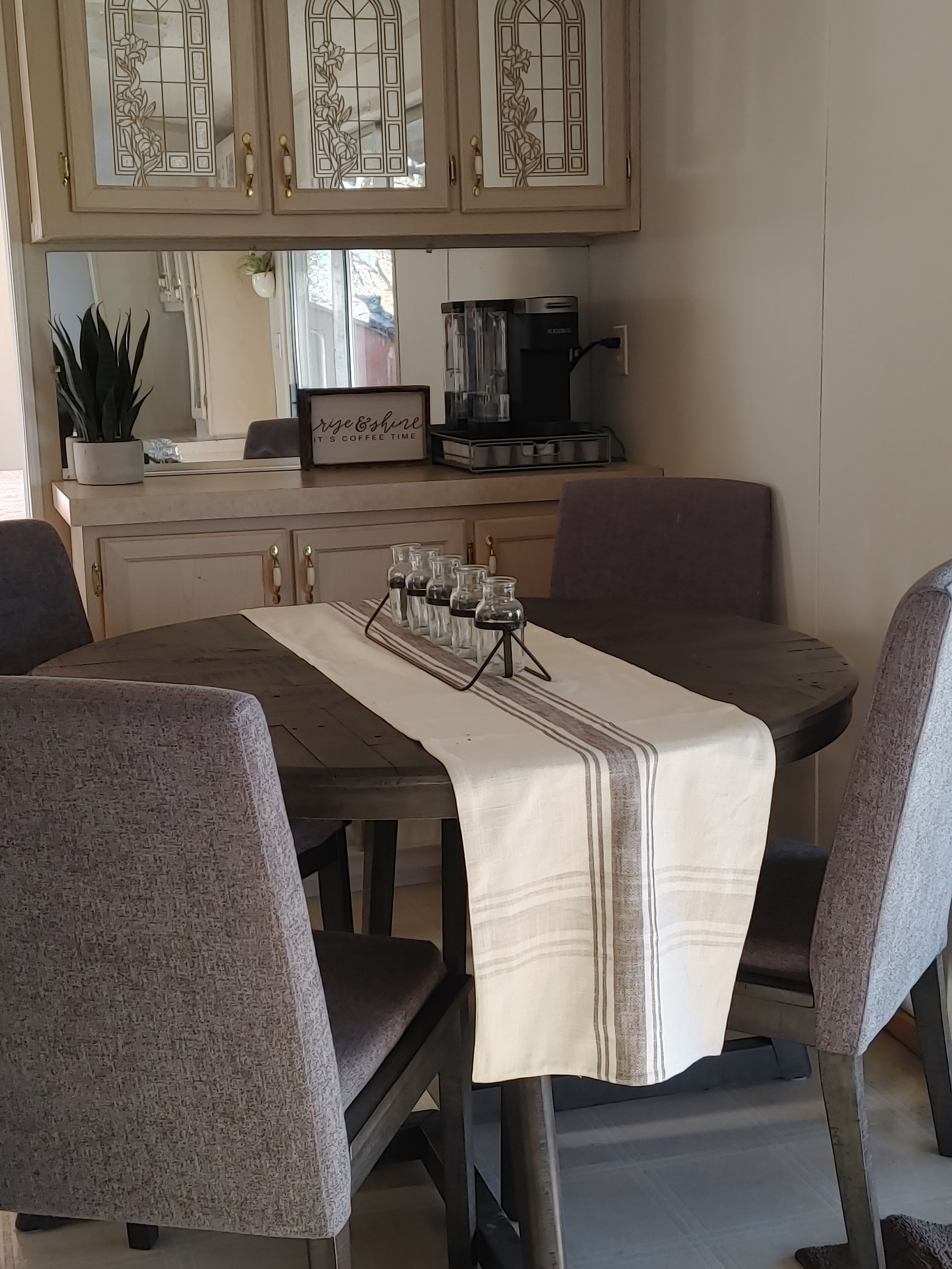 BAREFOOT RETREAT Cozy family home on waterfront with awesome sunsets & hot tub