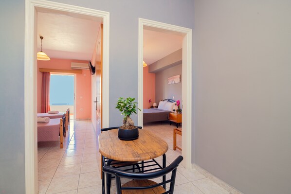 1 habitación, tabla de planchar con plancha, wifi gratis y ropa de cama 