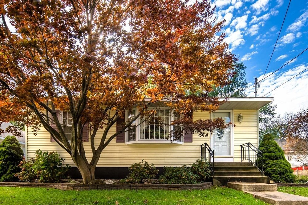 Gorgeous Garden Getaway 1943 Eagle Hill
