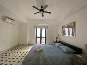 1 habitación, escritorio, tabla de planchar con plancha y wifi gratis 