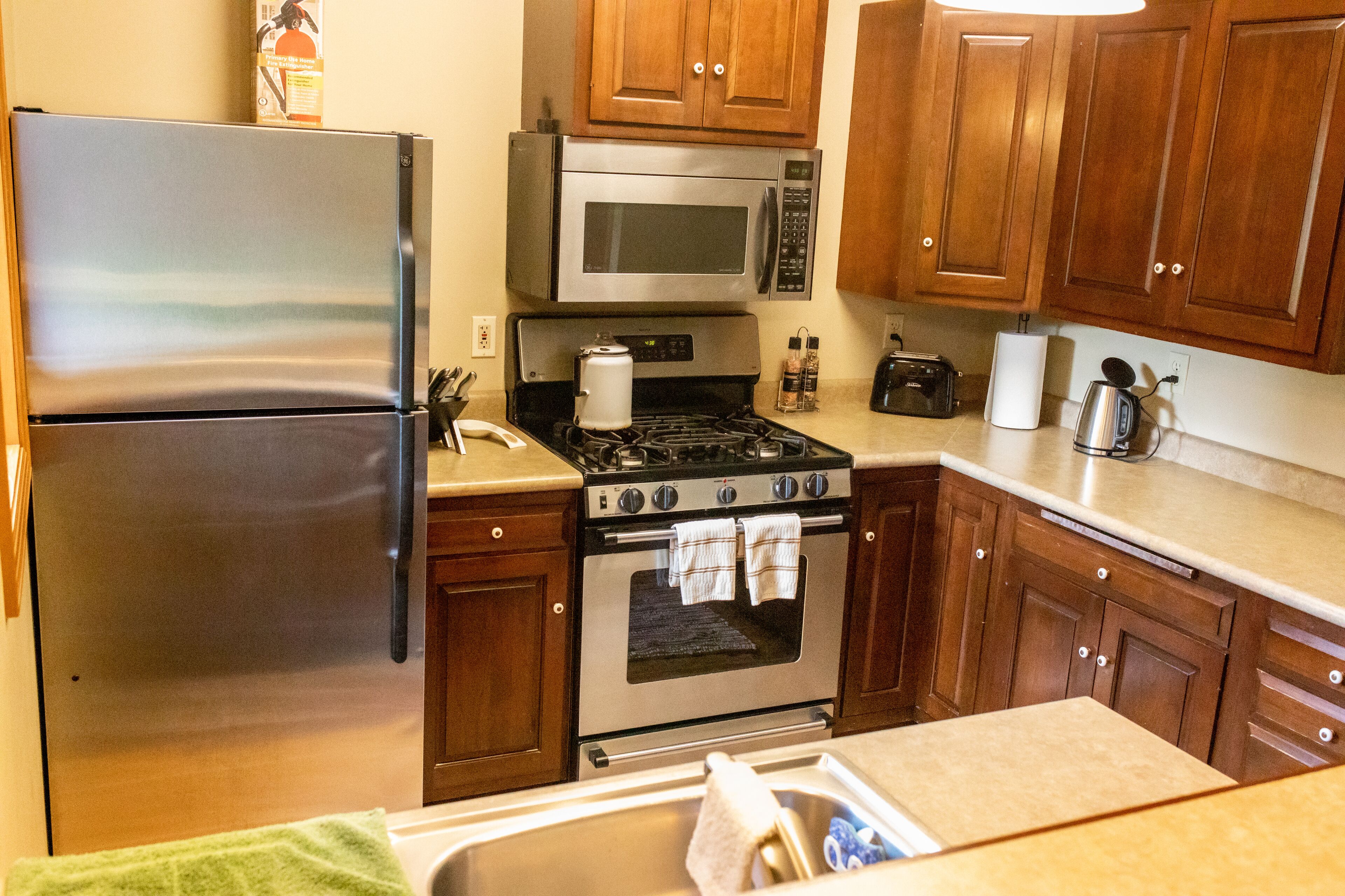 Light Spacious 2BD/1BA Private Destination Getaway