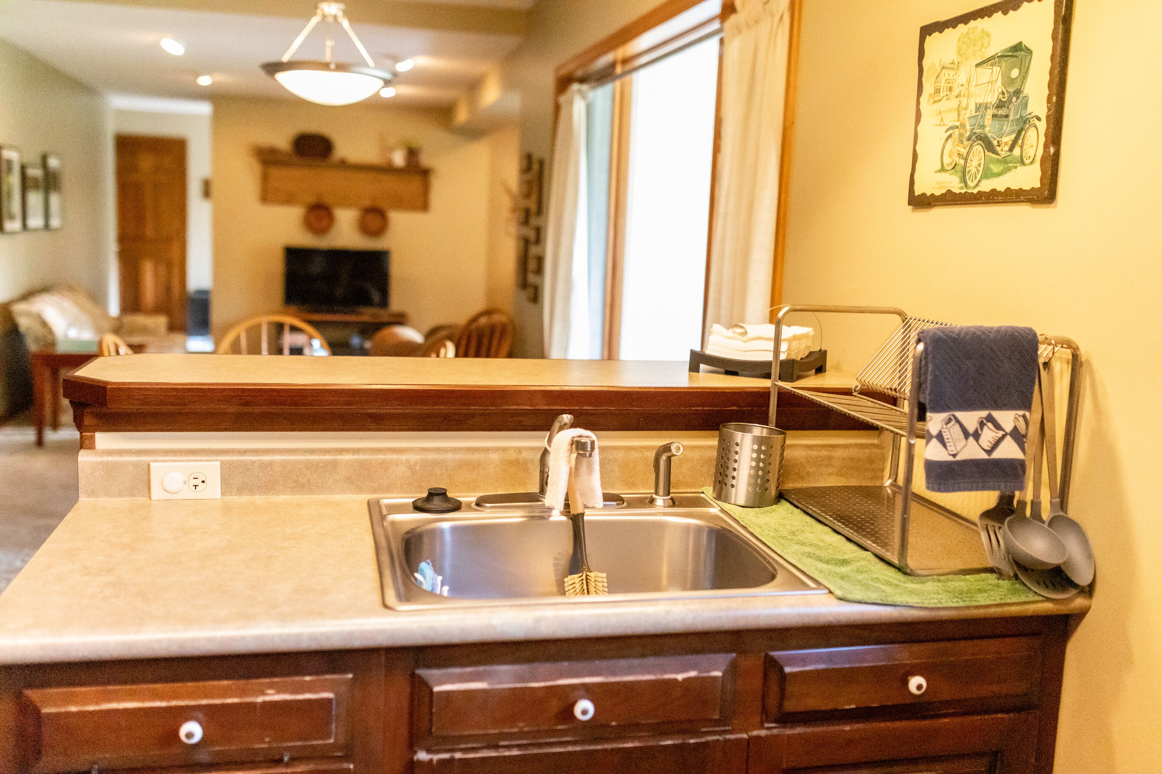 Light Spacious 2BD/1BA Private Destination Getaway