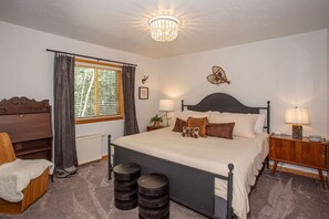 4 Schlafzimmer, Schreibtisch, Bügeleisen/Bügelbrett, Reisekinderbett