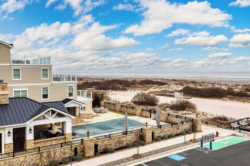 Beach Block 3 Bedroom in WW Crest!