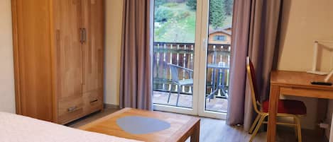 Down duvets, laptop workspace, blackout curtains, free WiFi